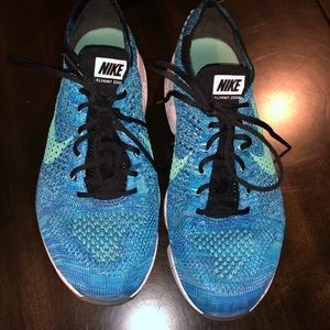 Nike women’s fly knit zoom running shoe size 9